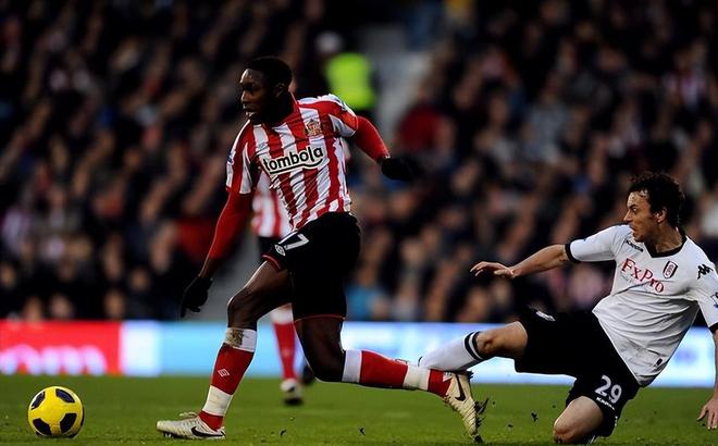 包含富勒姆客场击败桑德兰，重返积分榜前十的词条