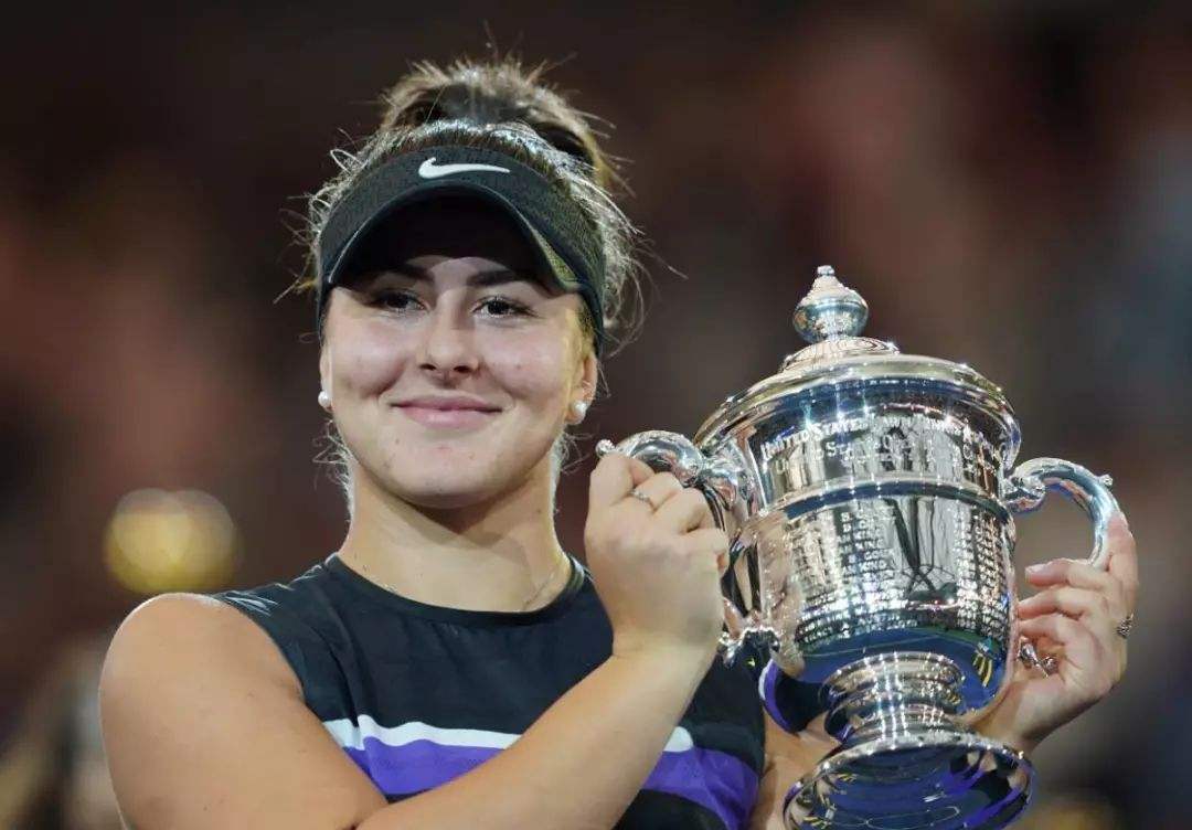 开云体育app-关于HKA血洗FPX，Xiaohu操刀奇招英雄翻盘焦点之战全球总决赛，留下经典瞬间的信息