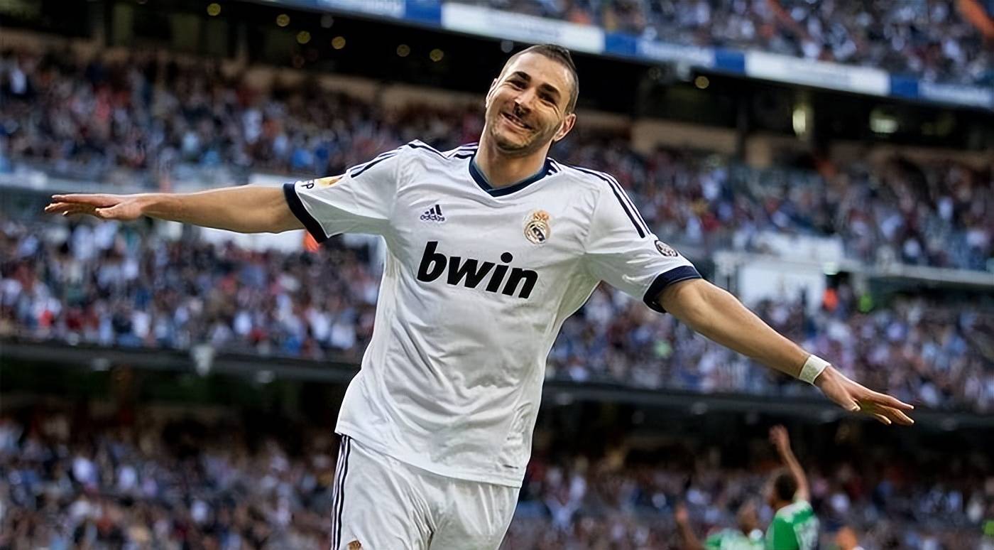 包含皇马在欧冠比赛中取得惊人胜利，梅开二度的本泽马成为球队英雄的词条