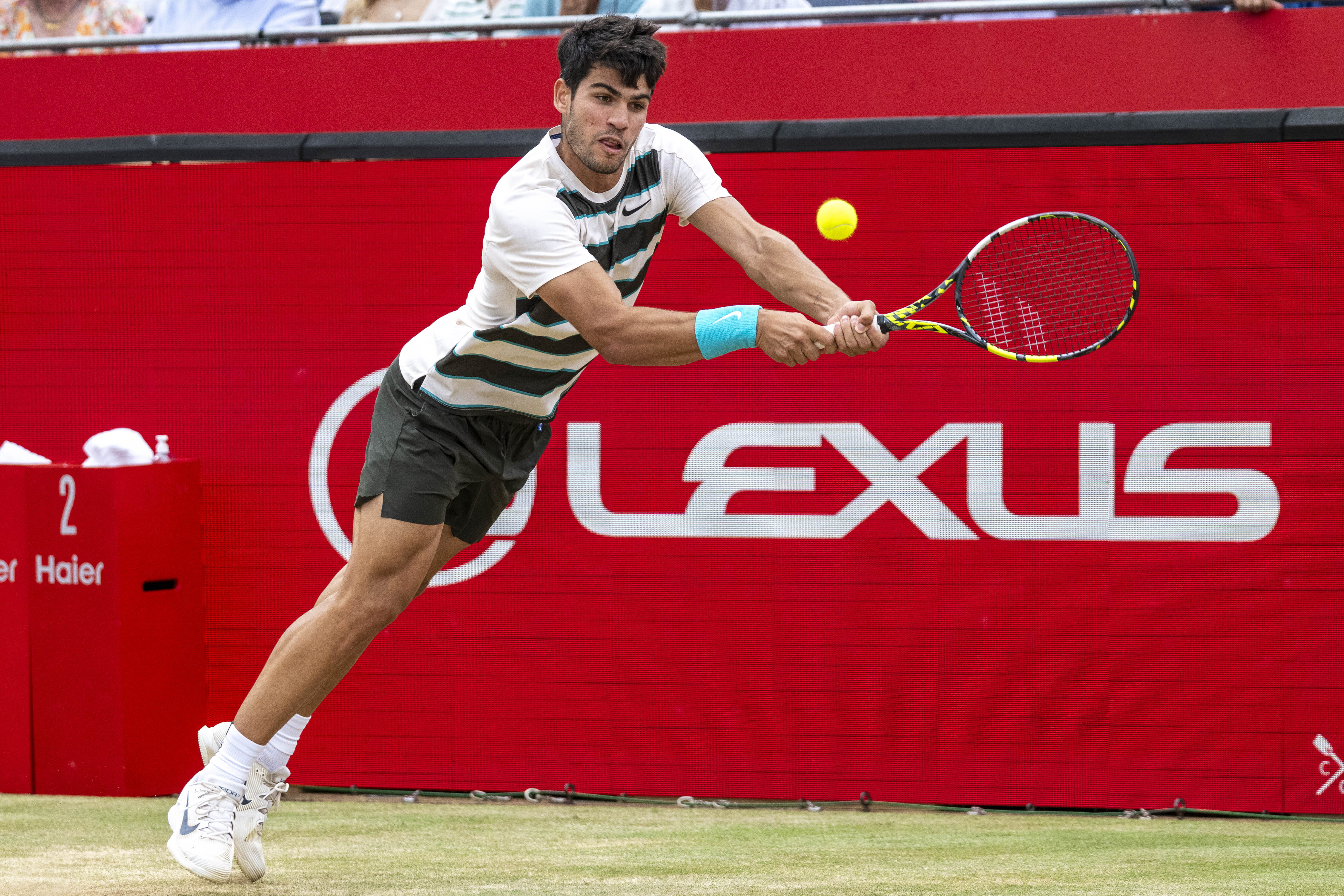 关于英国网球队强势西班牙网球队，阿尔卡拉斯送出助攻的信息