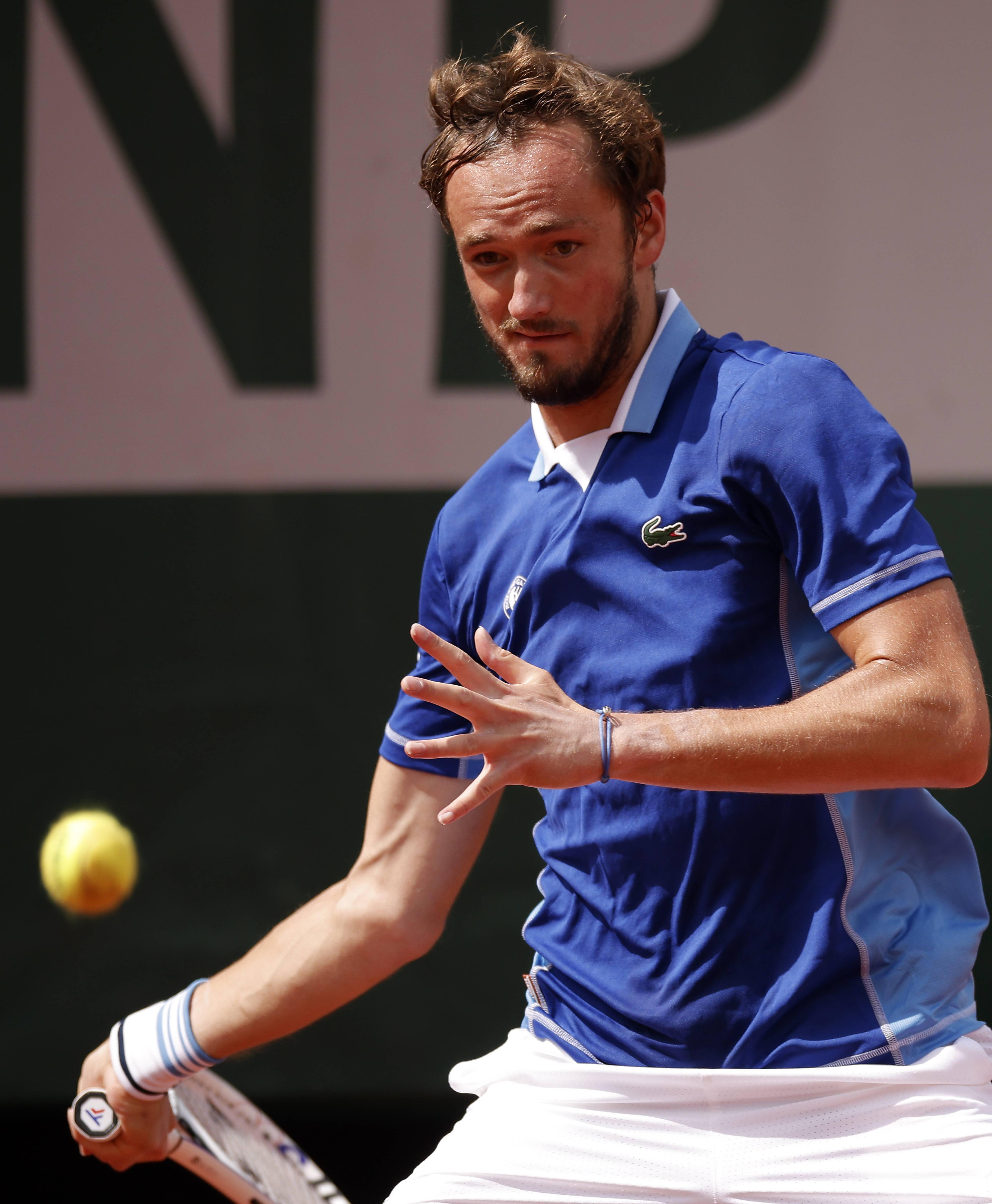 关于法国网球队绝地反击英国网球队，梅德韦杰夫高光表现的信息