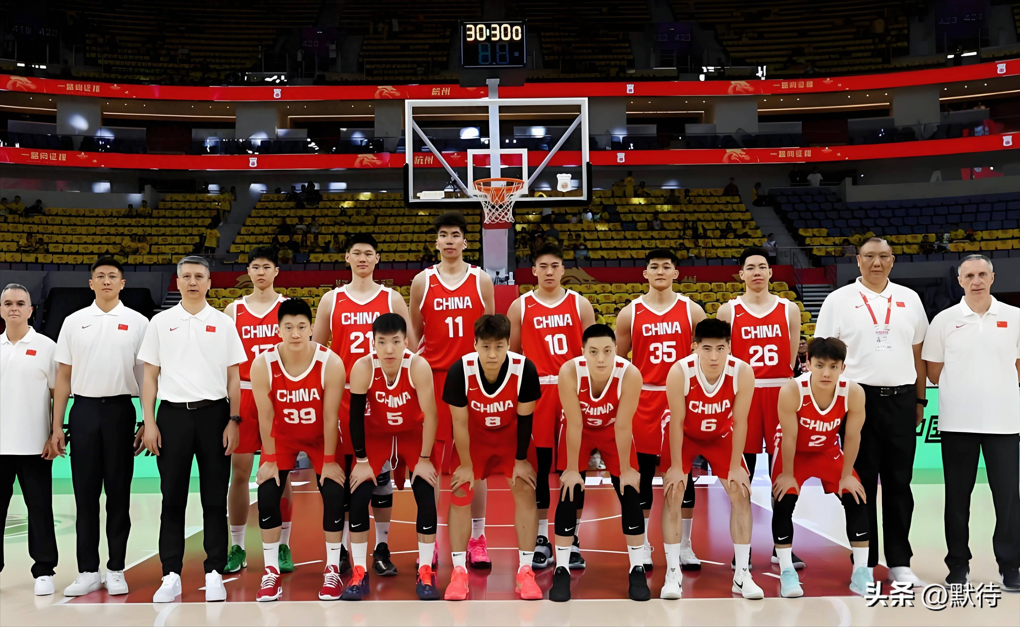 年轻球员崭露头角，稳健发挥领先