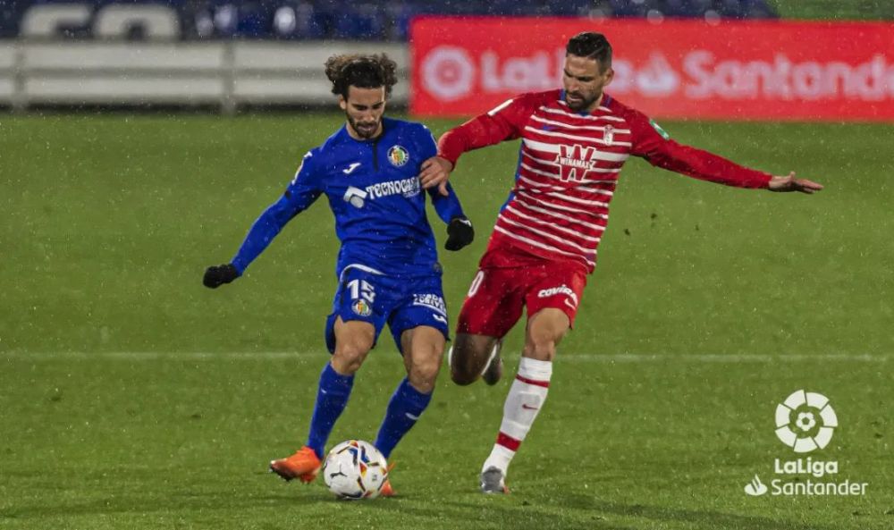 包含格拉纳达战平皇家社会，联赛积分榜上升的词条