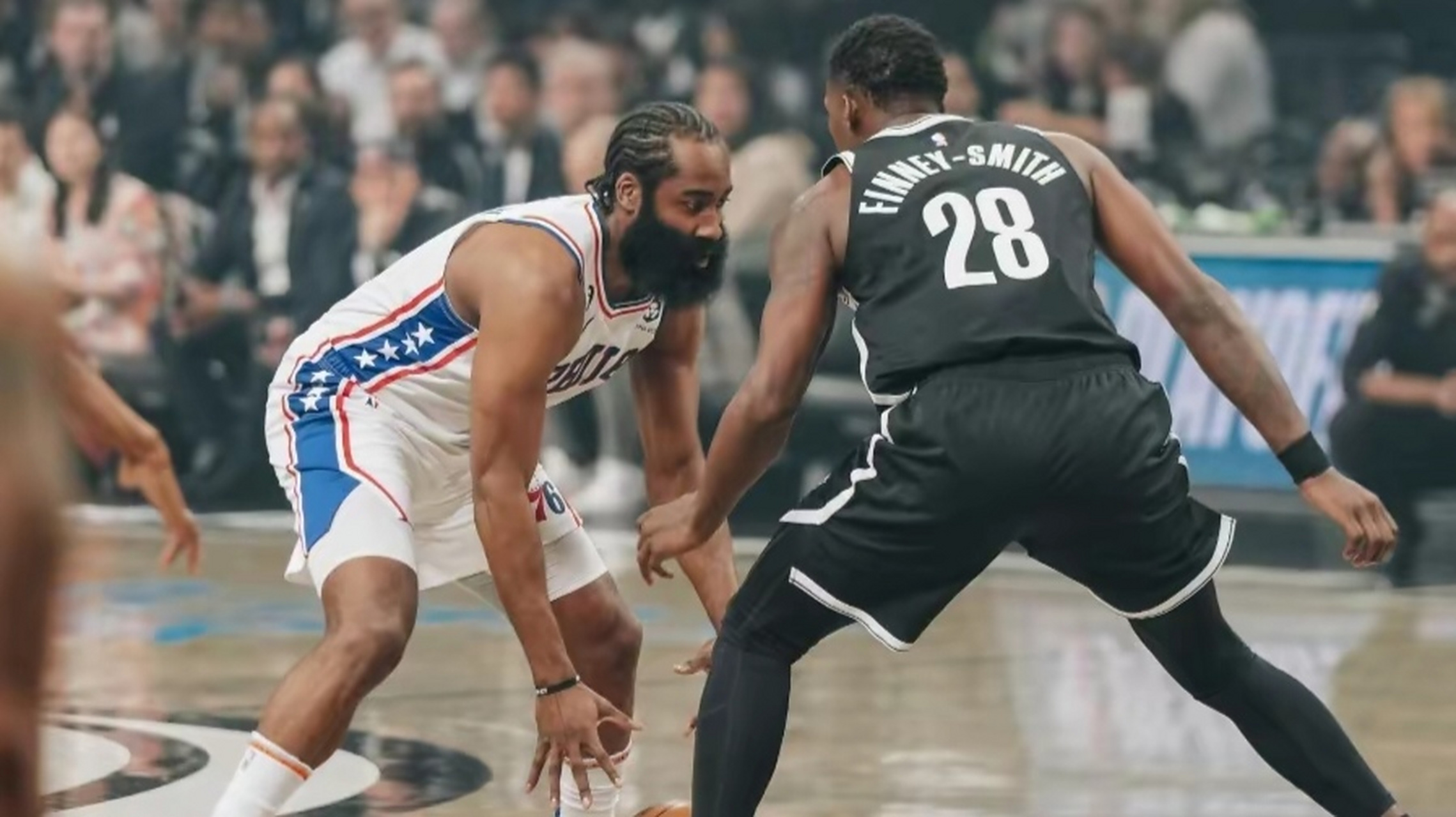 包含76人横扫黄蜂，恩比德全场高效贡献30+得分的词条