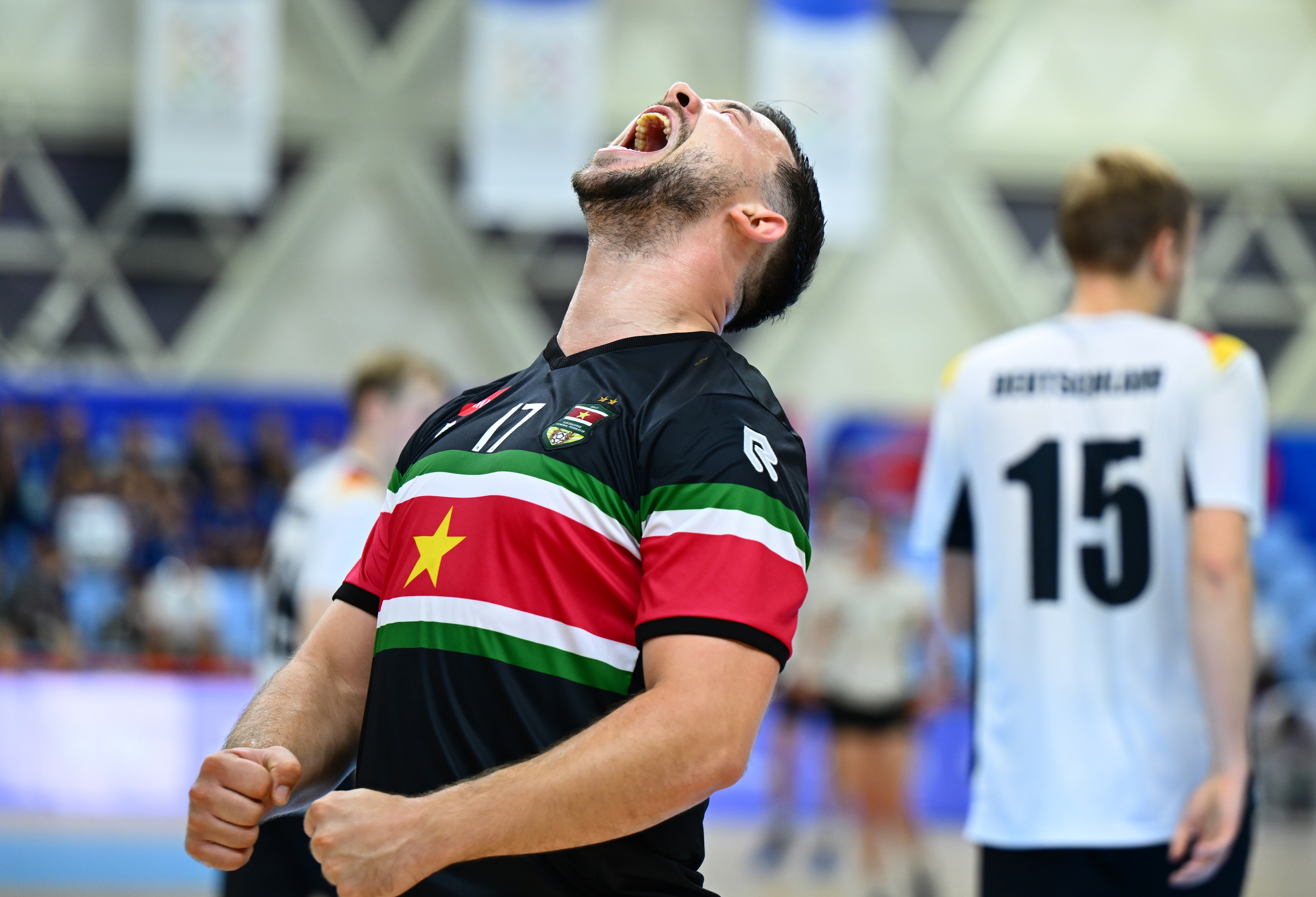 关于荷属安的列斯队迎胜利晋级赛场的信息