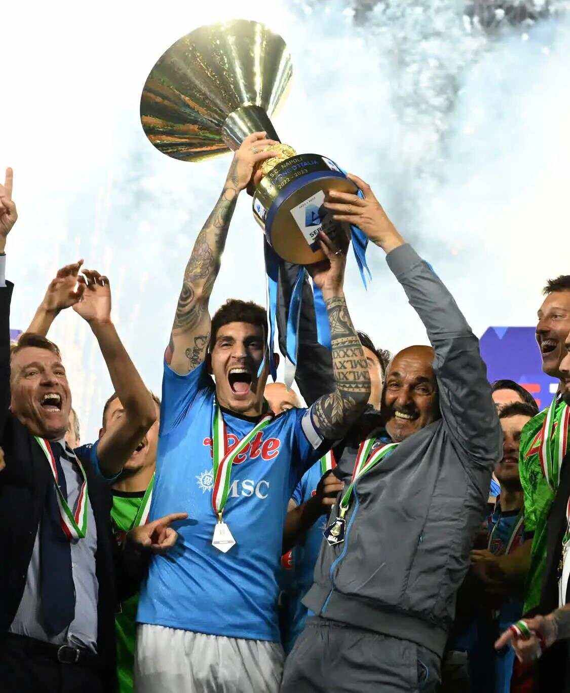 那不勒斯队员合影留念，备战下轮比赛的简单介绍