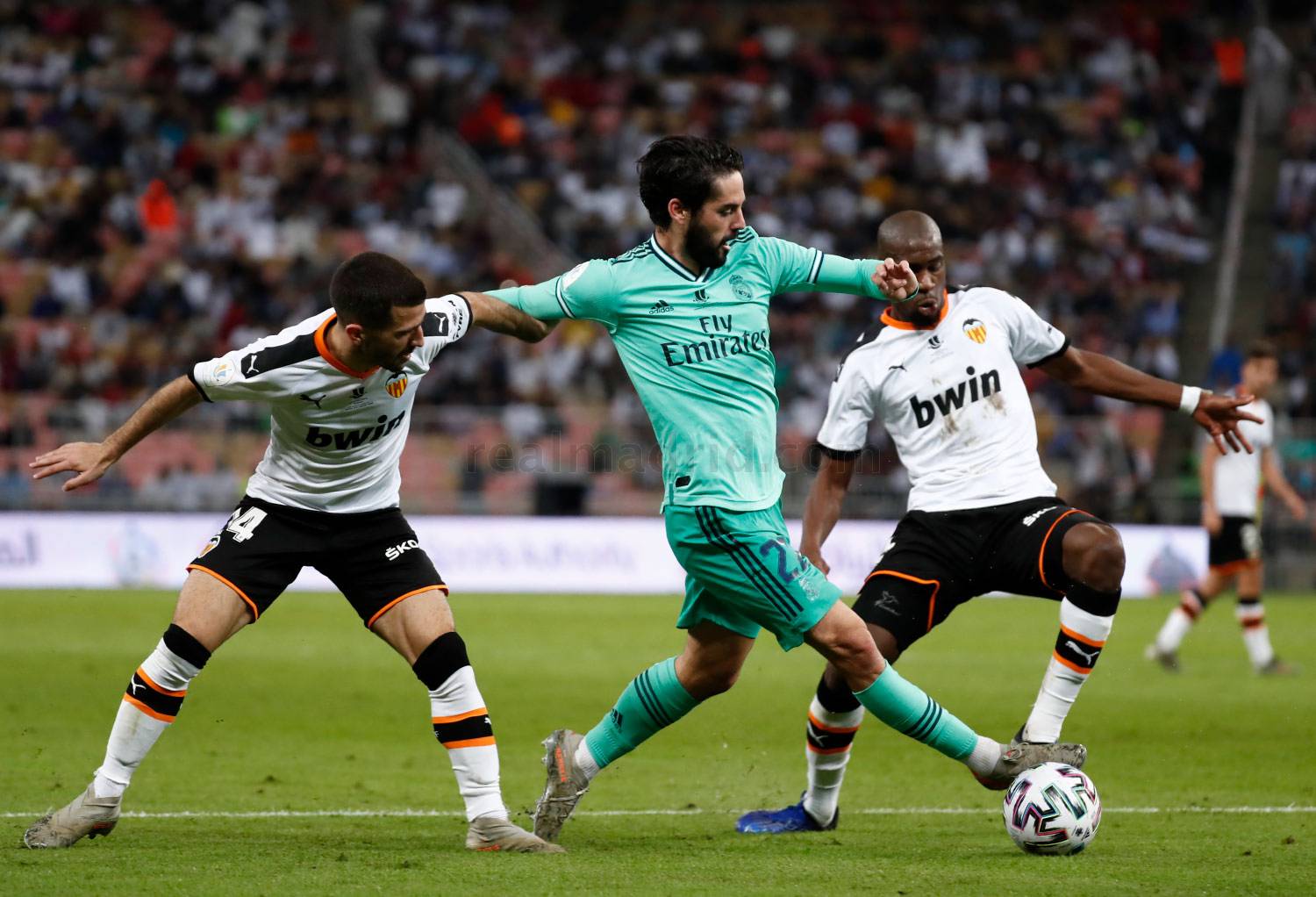 关于皇马防线坚不可摧，零失球大胜对手！的信息