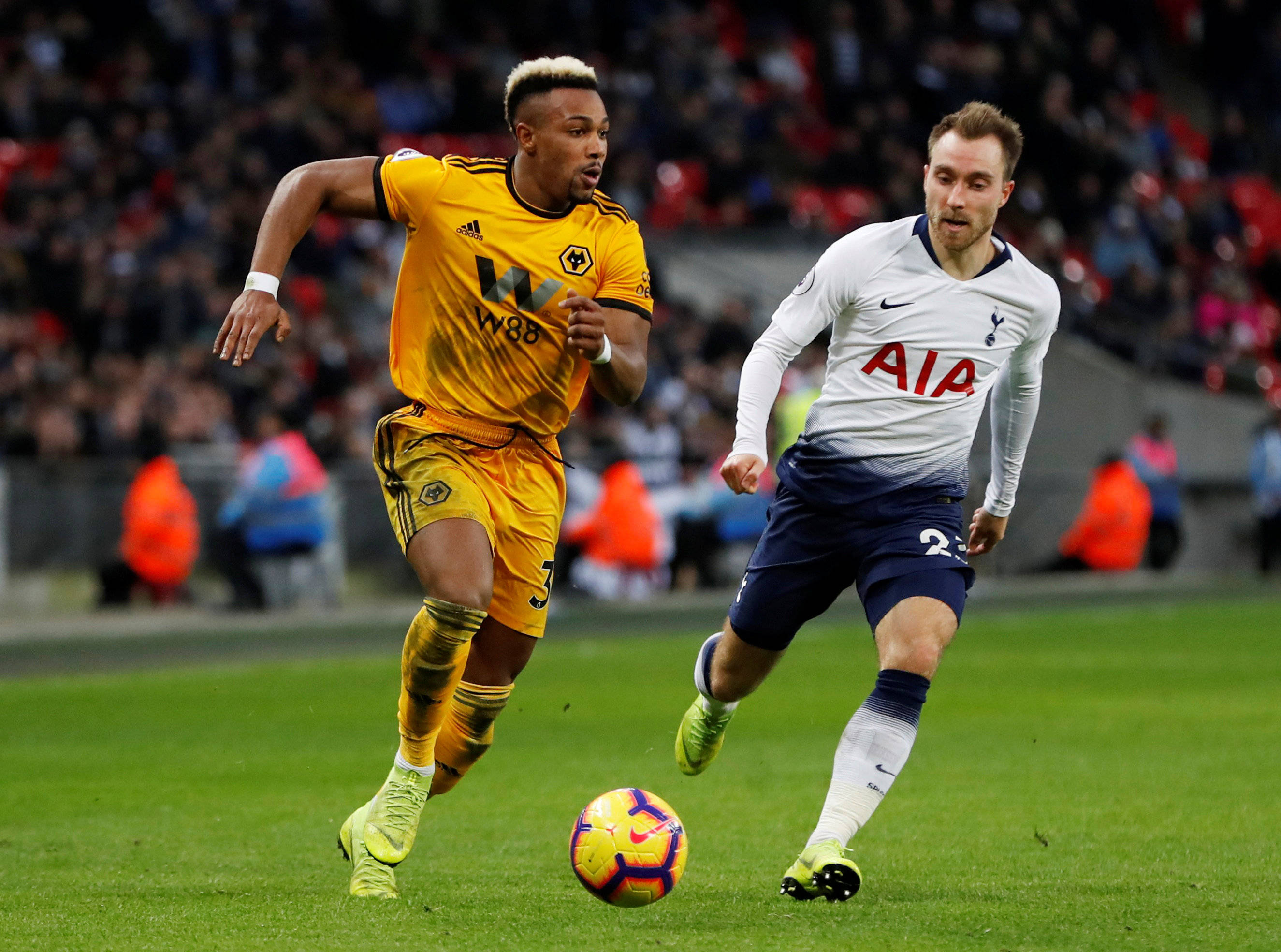 包含狼队一路保级，英超席位不再岌岌可危的词条