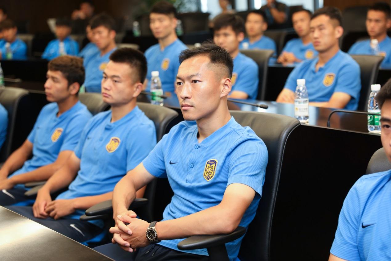 包含江苏苏宁队员团结一心，实现连胜的词条