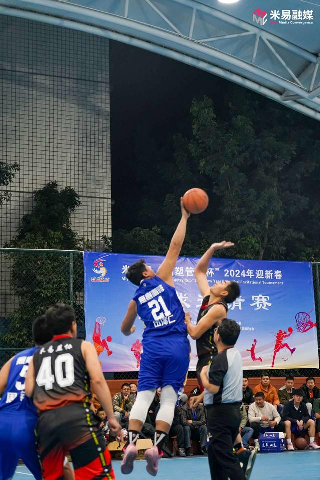 篮球赛事现场气氛火爆持续升温
