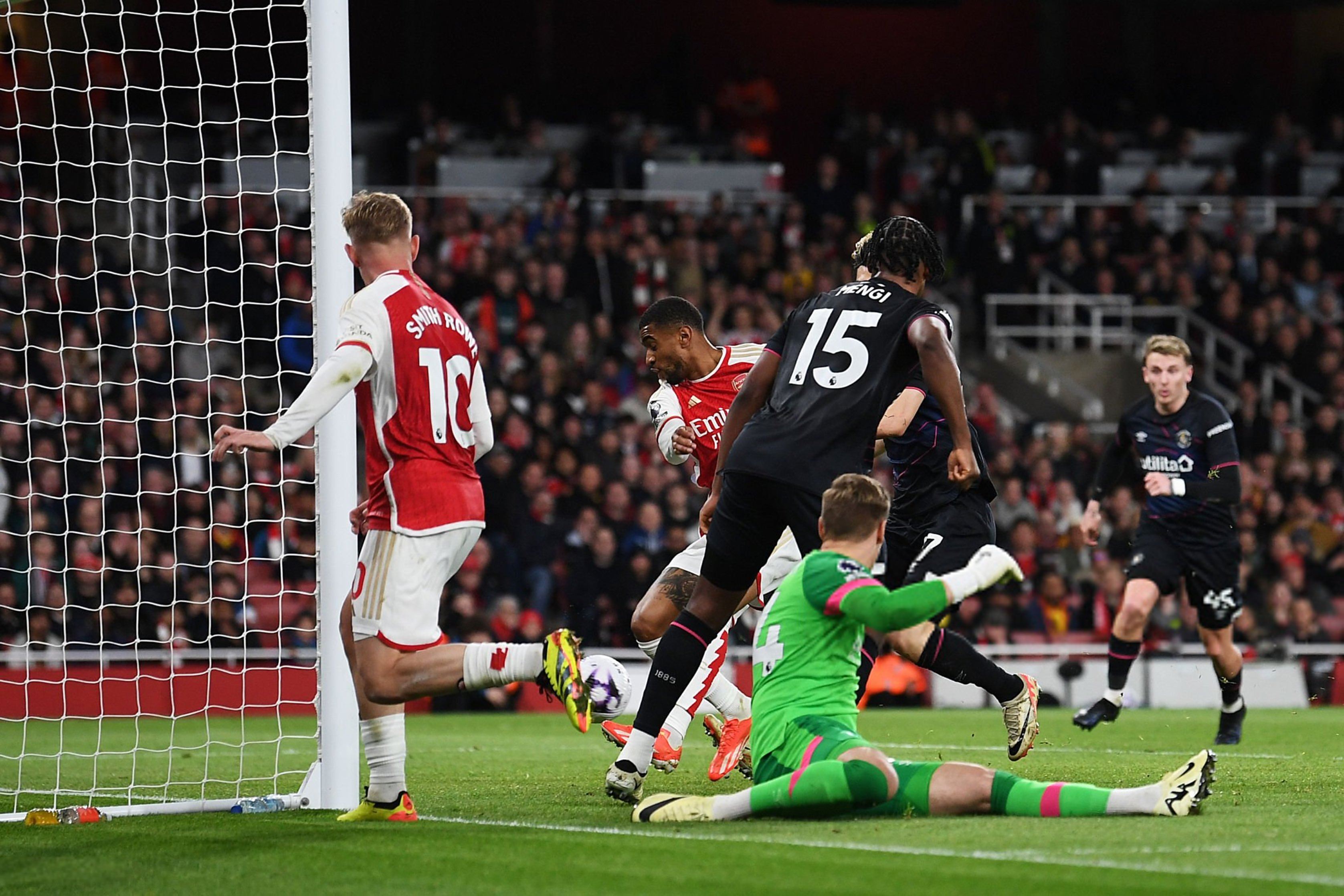 关于柏林联队轻松击败对手，实现胜利的信息