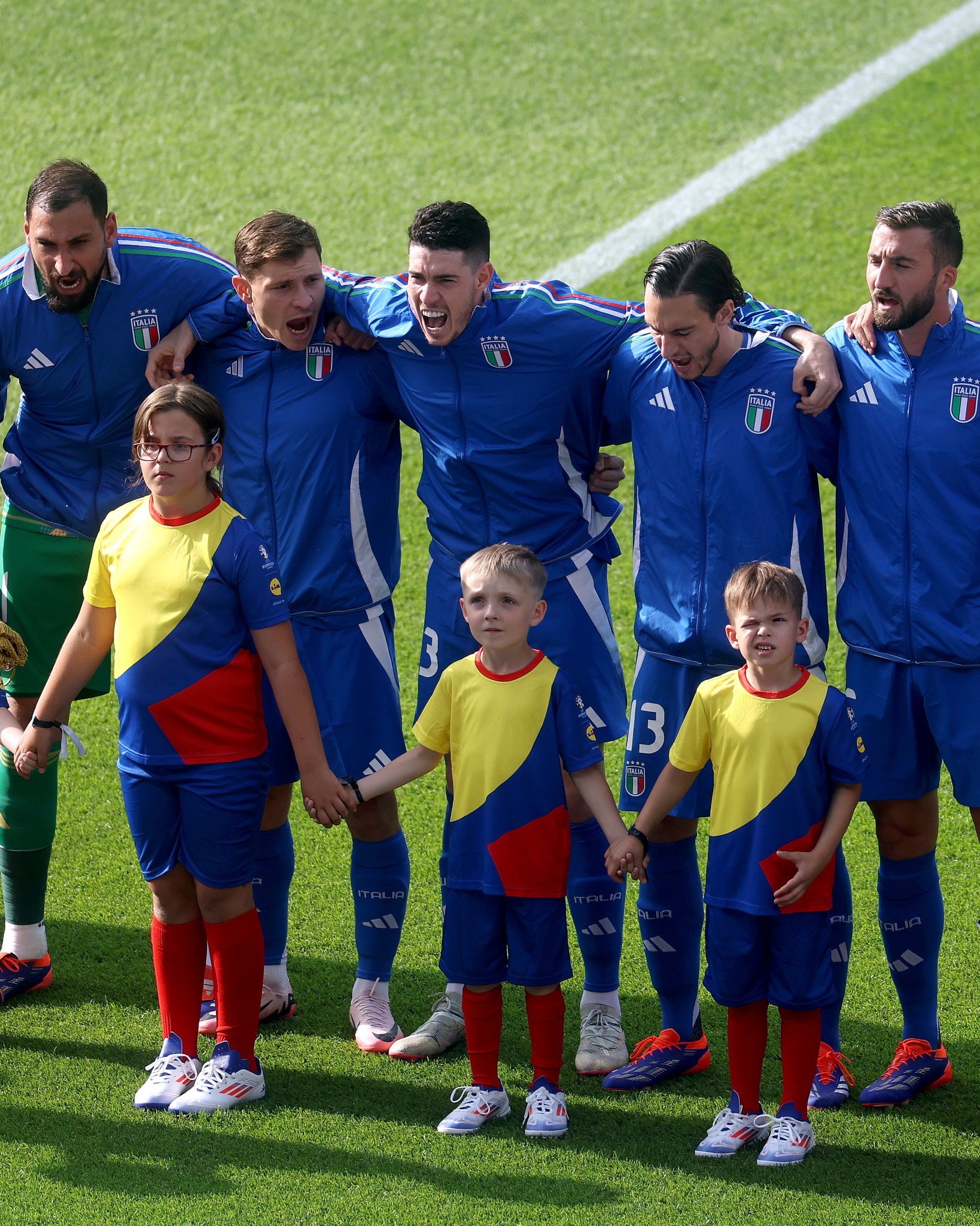 意大利队在比赛中以小分胜出 意大利队在比赛中以小分胜出