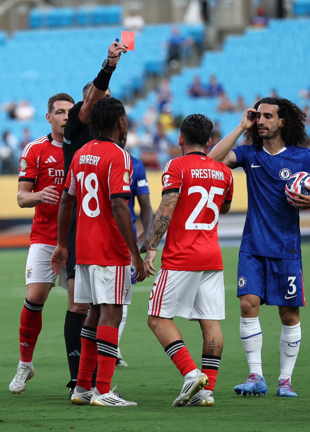 切尔西表现神勇，全队士气高涨