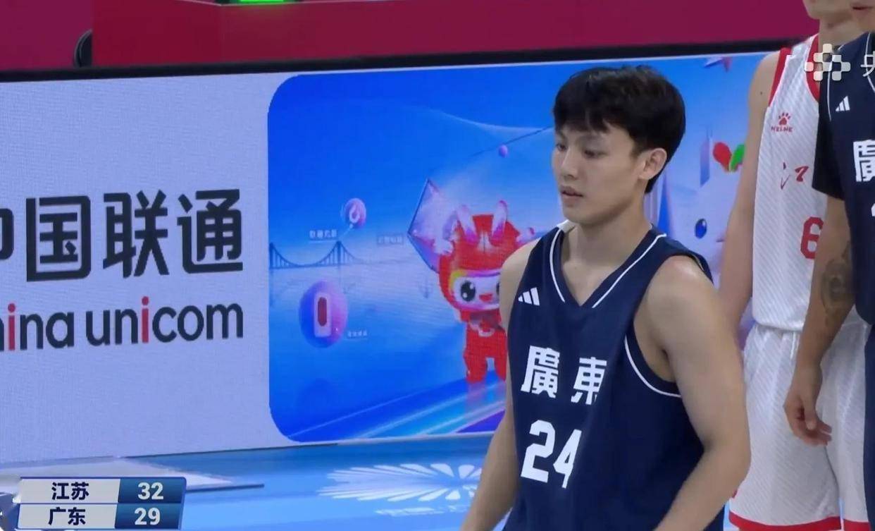 江苏男篮遭遇大逆转,赛场风波不断 江苏男篮遭遇大逆转,赛场风波不断