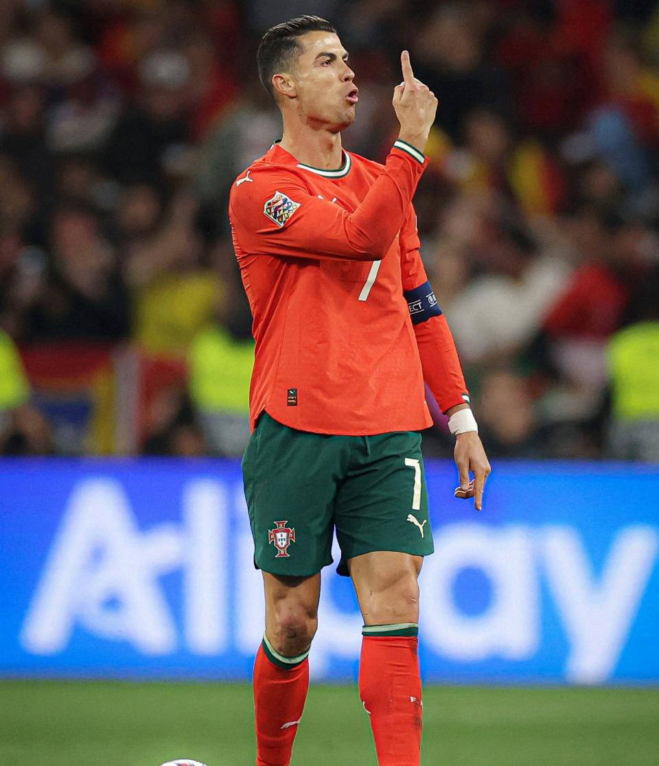 西班牙队欧国联比赛锋芒毕露，创造历史的简单介绍