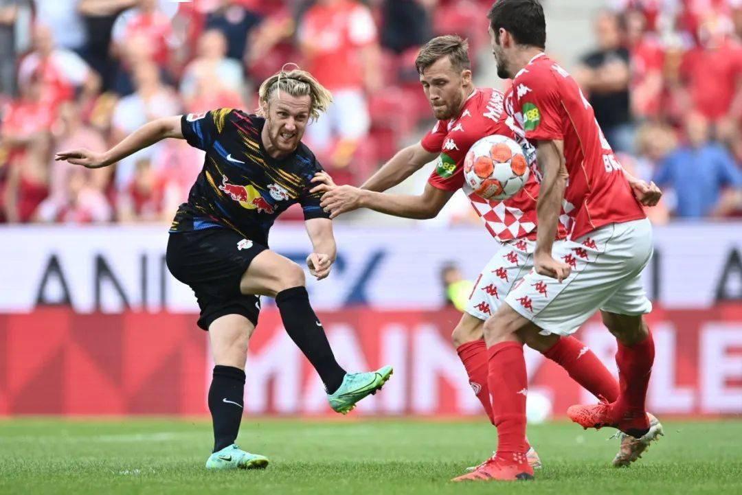 开云体育在线-关于帕德博恩士气高昂，成功逆转颓势取胜的信息