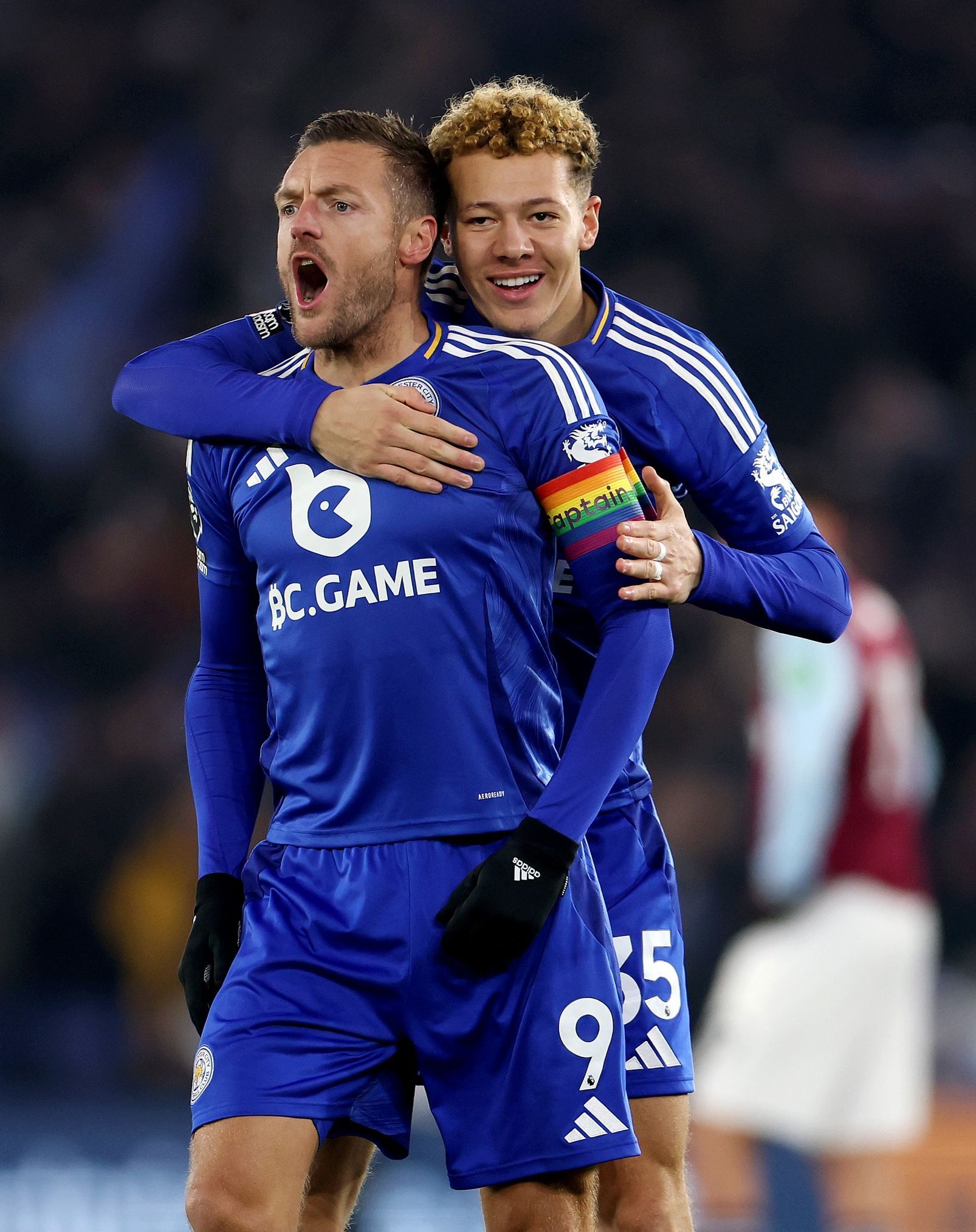 莱斯特城主场告捷，压哨进球领跑的简单介绍