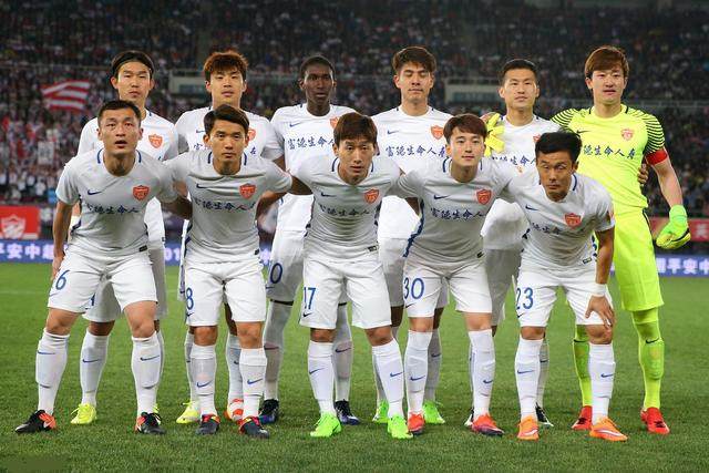 上港逆转富德，稳定联赛排名，争夺冠军席位的简单介绍