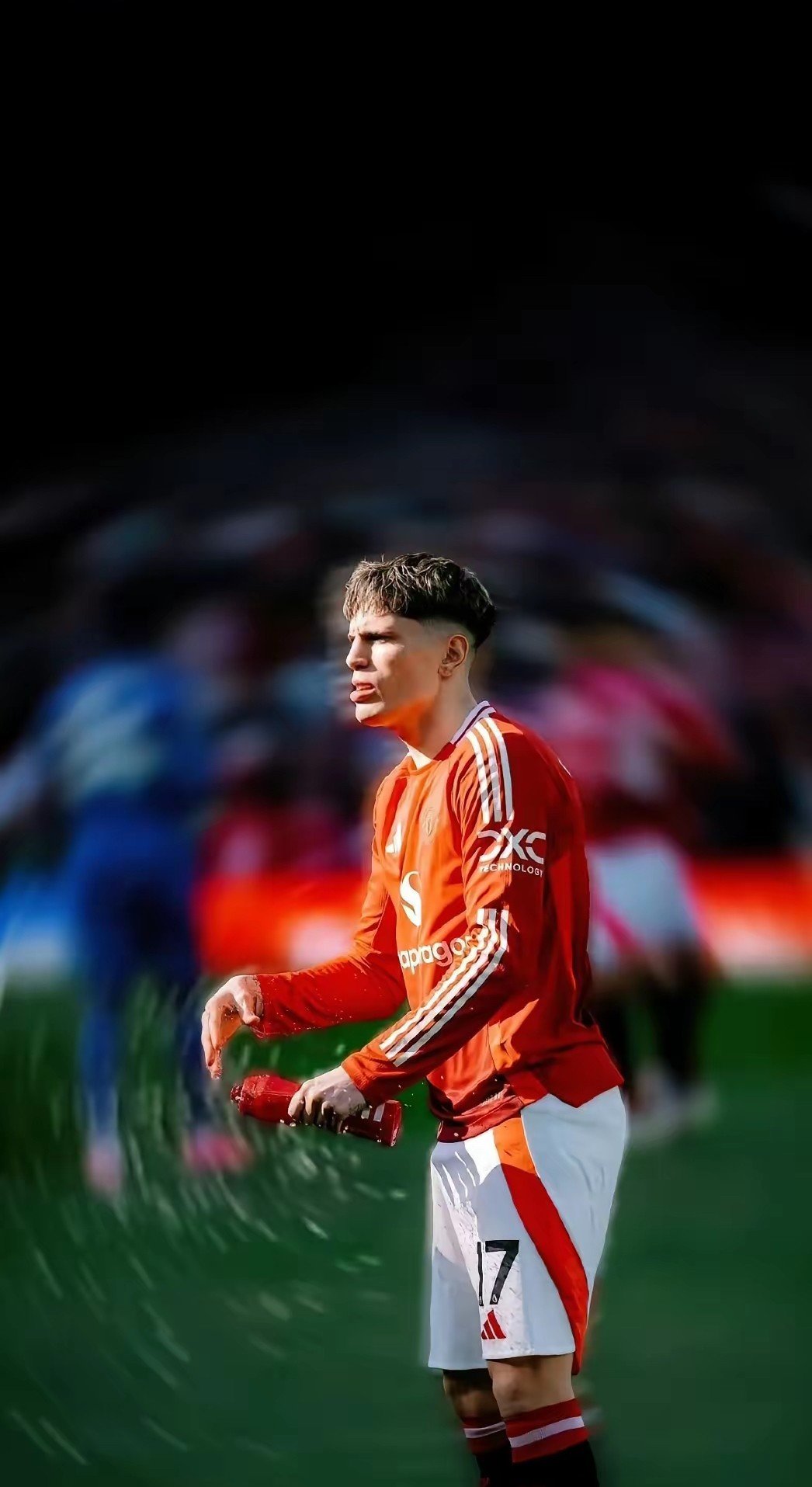 开云体育在线-曼联逆转战胜对手，球迷欢呼不已