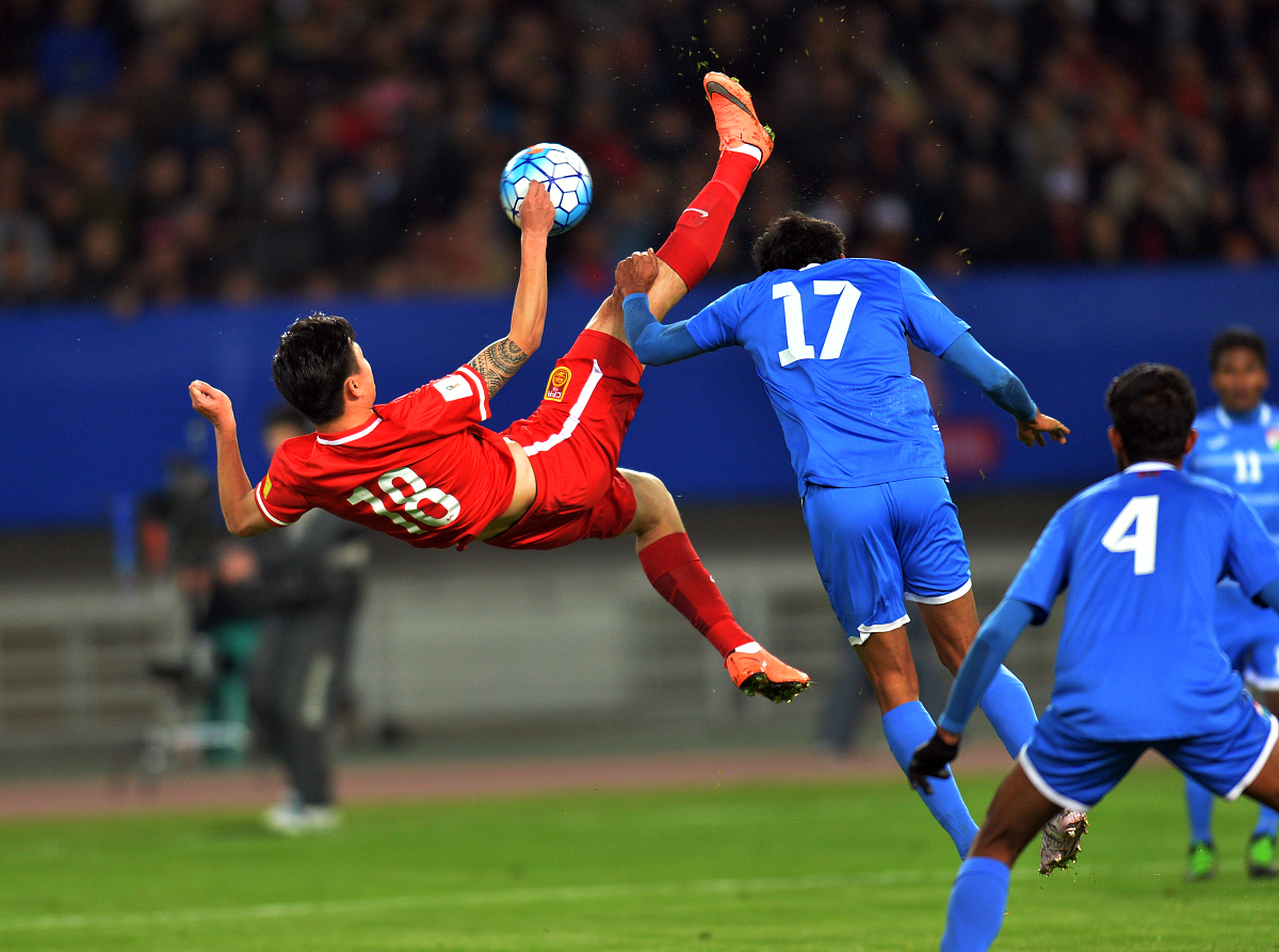 开云官方app入口-包含亚洲足球比拼谁与争锋，赛场上演激烈对决的词条