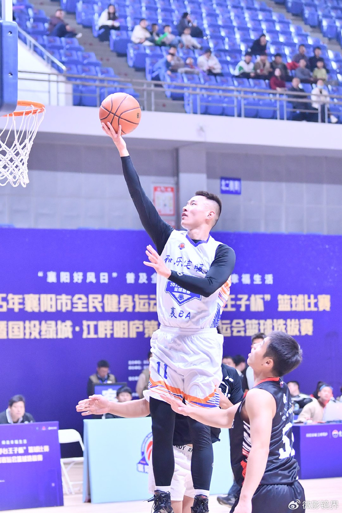 开云足球直播-篮球明星在表演赛中大放异彩，为球迷带来视觉盛宴的简单介绍