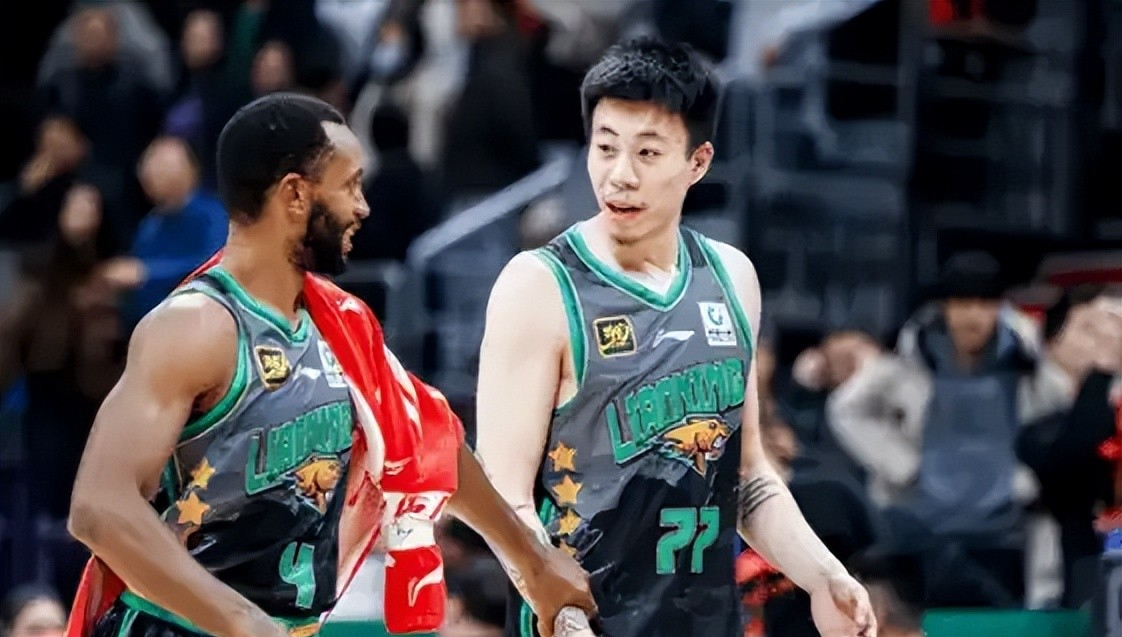 骑士险胜天津队，张镇麟带队取胜