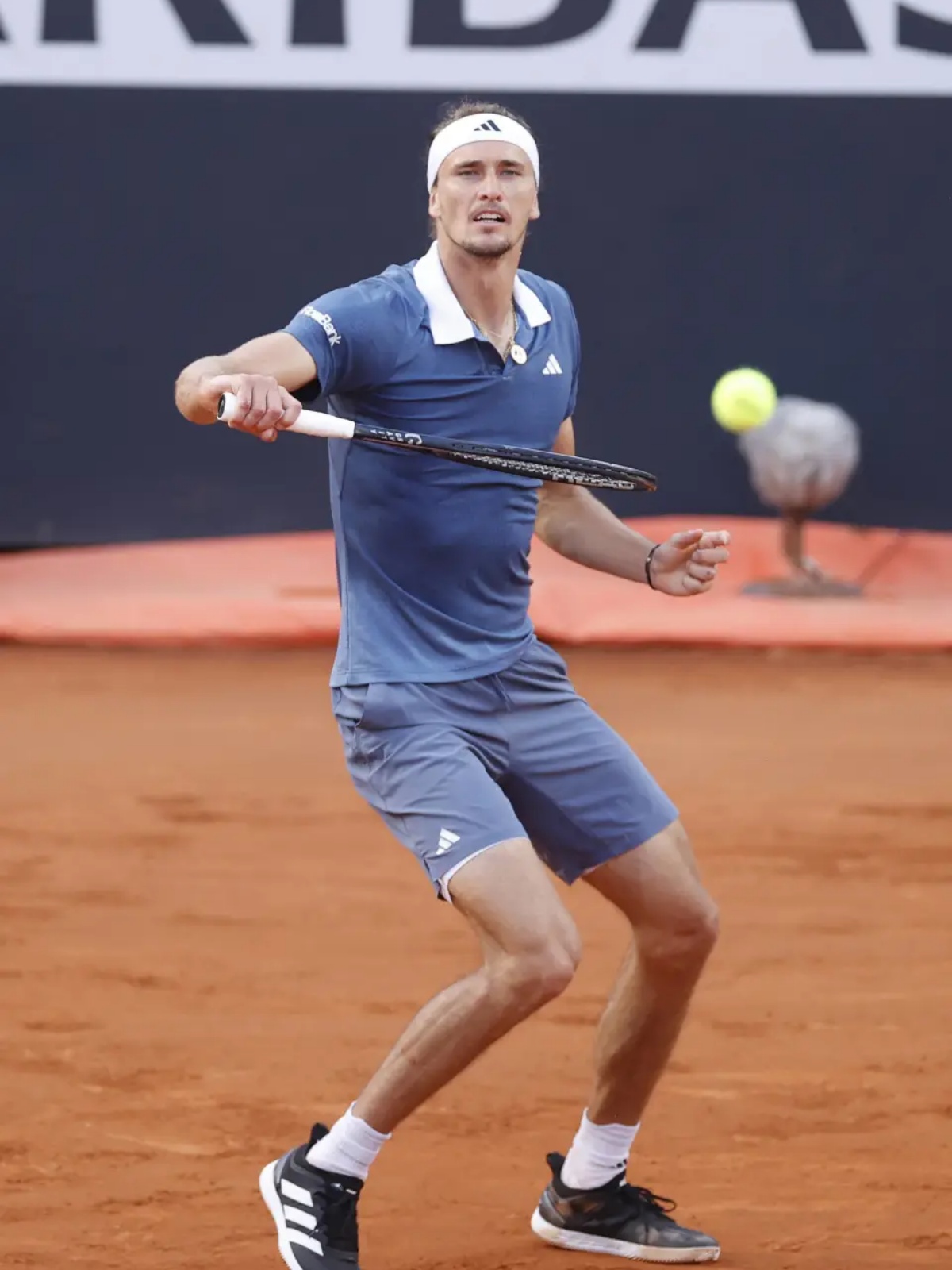 戴维斯杯鏖战联合杯，兹维列夫惊艳四座的简单介绍