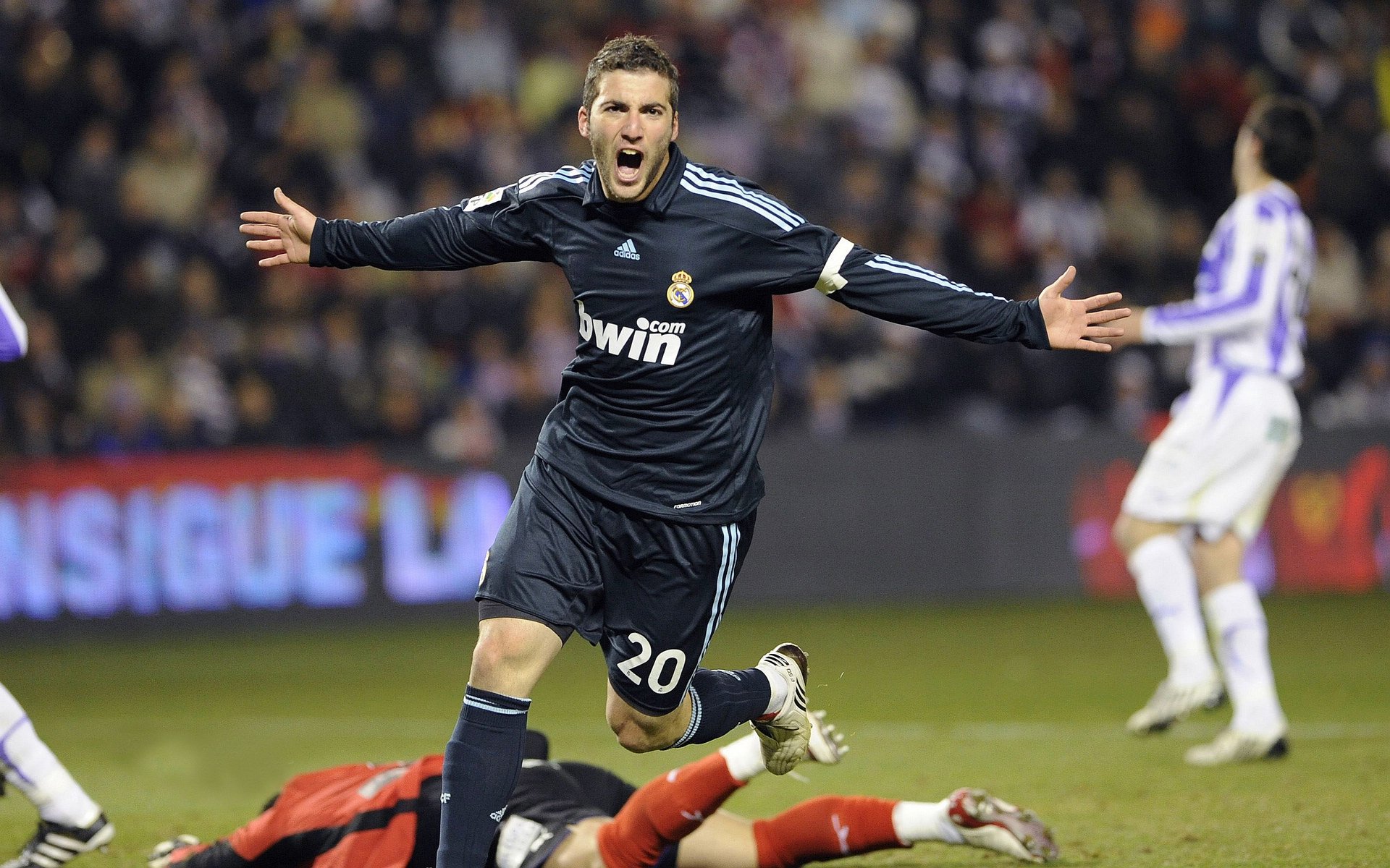 绿茵场上的北非远征，当阿森纳精神照亮阿尔及利亚的抢七之夜