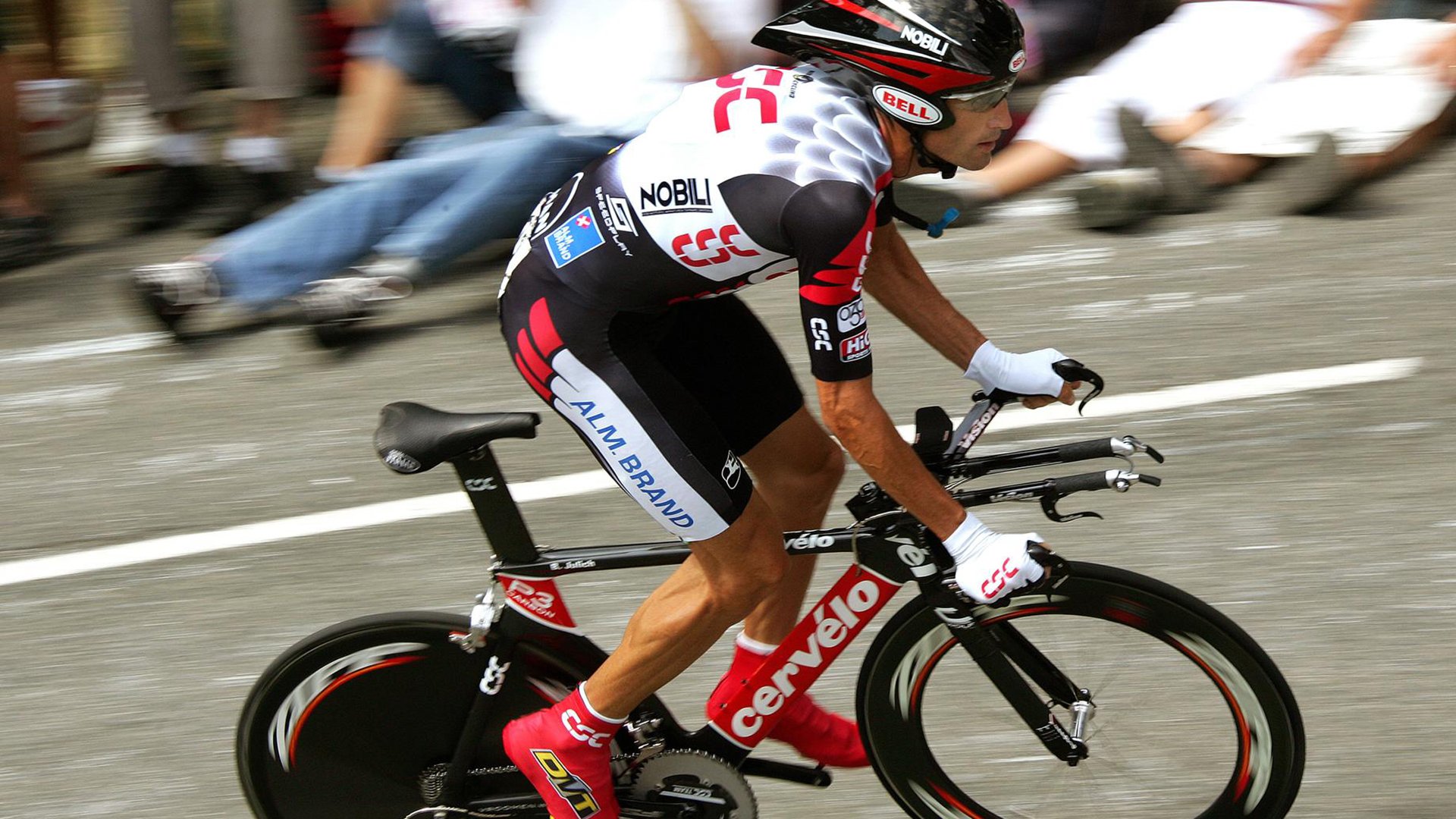 跨界风暴，玻利维亚冲垮那不勒斯，马丁内利在F1赛道的年度争冠接管