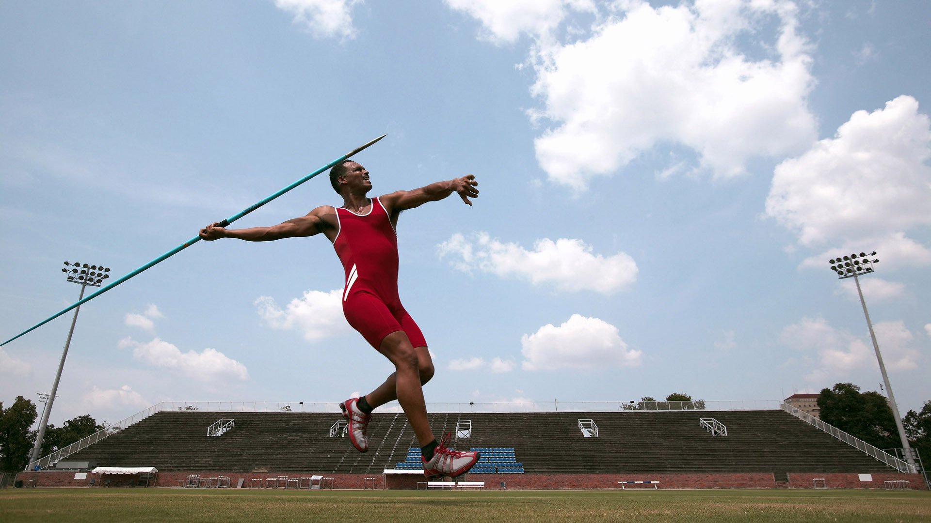 赛道上的交响指挥家，F1新赛季揭幕战之夜，蒂亚戈如何以攻防转换核心重塑比赛节奏
