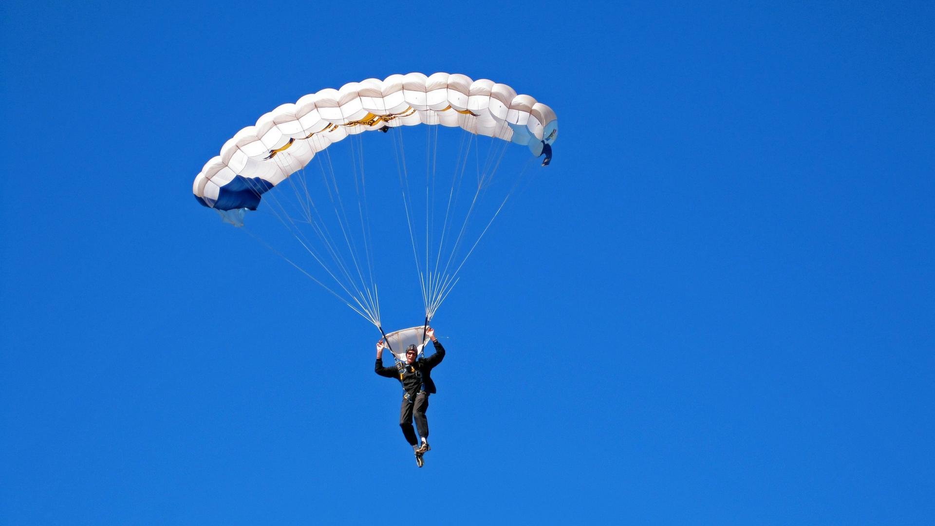 绝境中的王者，兹维列夫戴杯惊天逆转，ATP总决赛刷新历史纪录