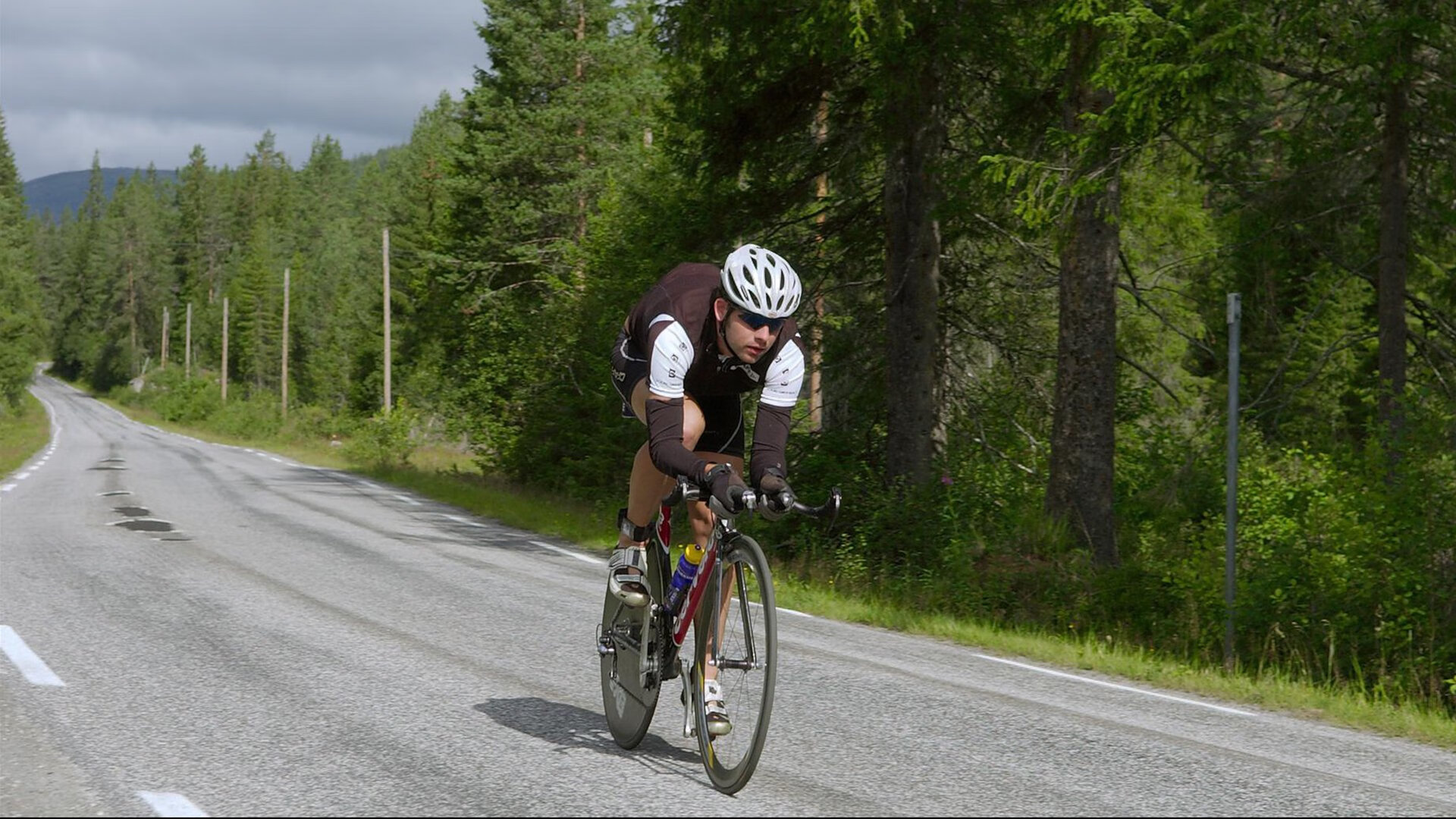林高远关键制胜，奥地利队力克日本队展现团队乒乓魅力